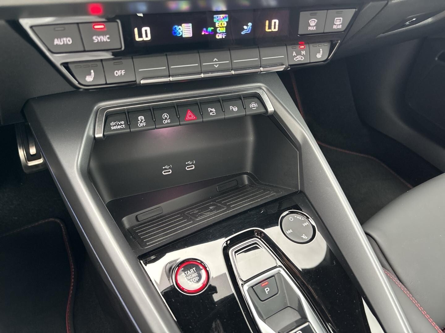 Bild über Audi S3 Sportback TFSI quattro S tronic - für weitere Informationen kontaktieren Sie den Audi Partner