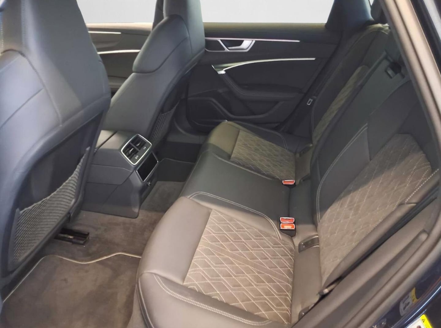 Bild über Audi S6 Avant TDI quattro tiptronic - für weitere Informationen kontaktieren Sie den Audi Partner