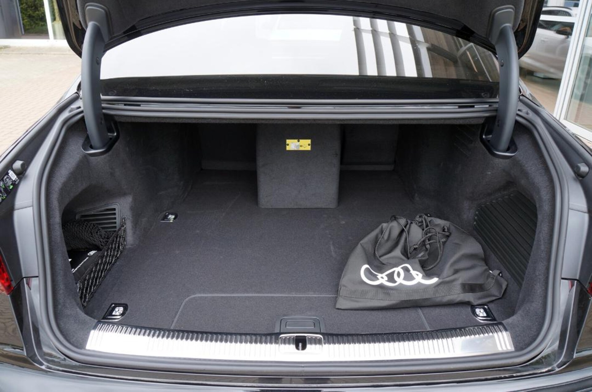 Audi A8 L TFSI e
