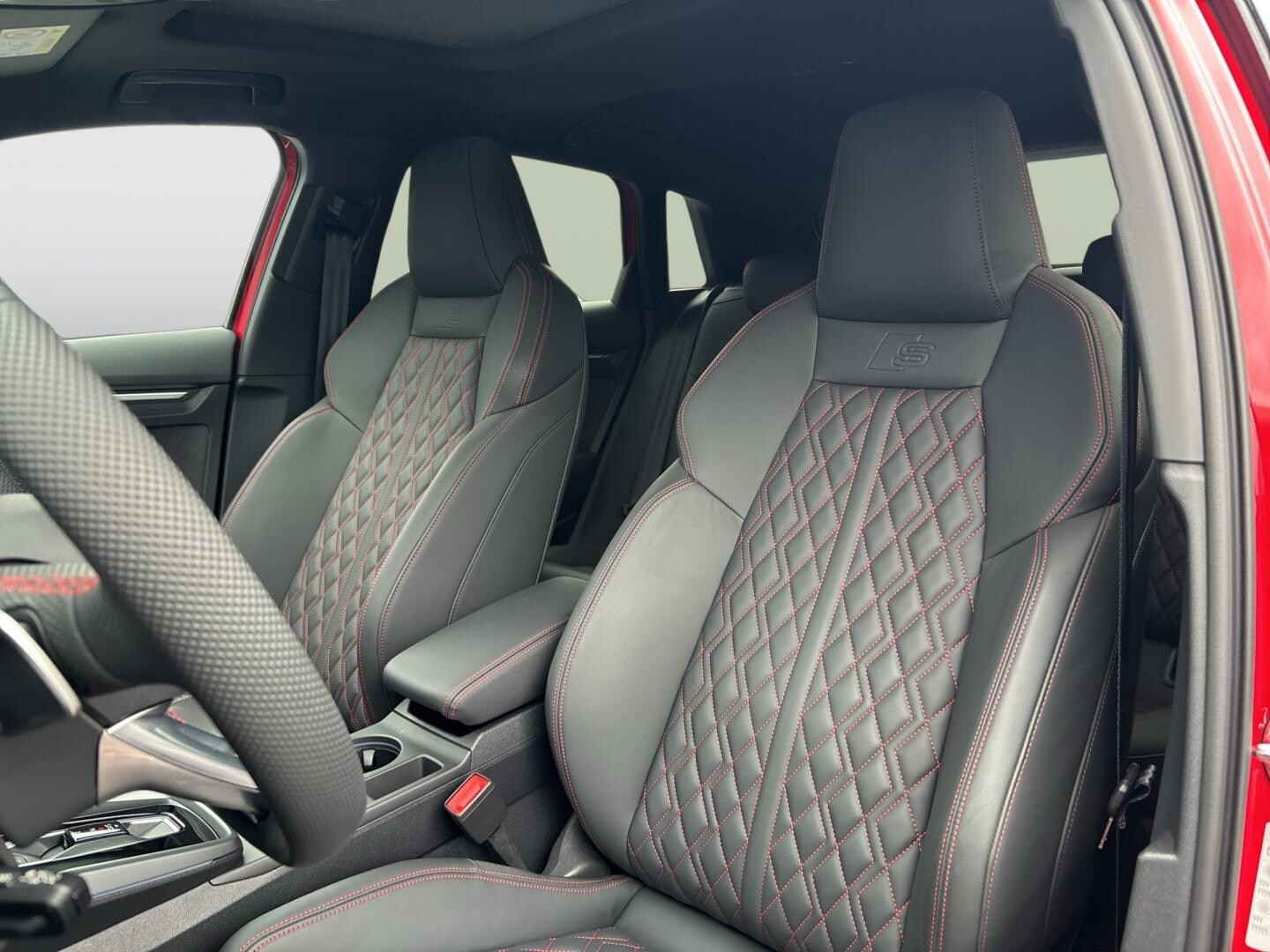 Bild über Audi S3 Sportback TFSI quattro S tronic - für weitere Informationen kontaktieren Sie den Audi Partner