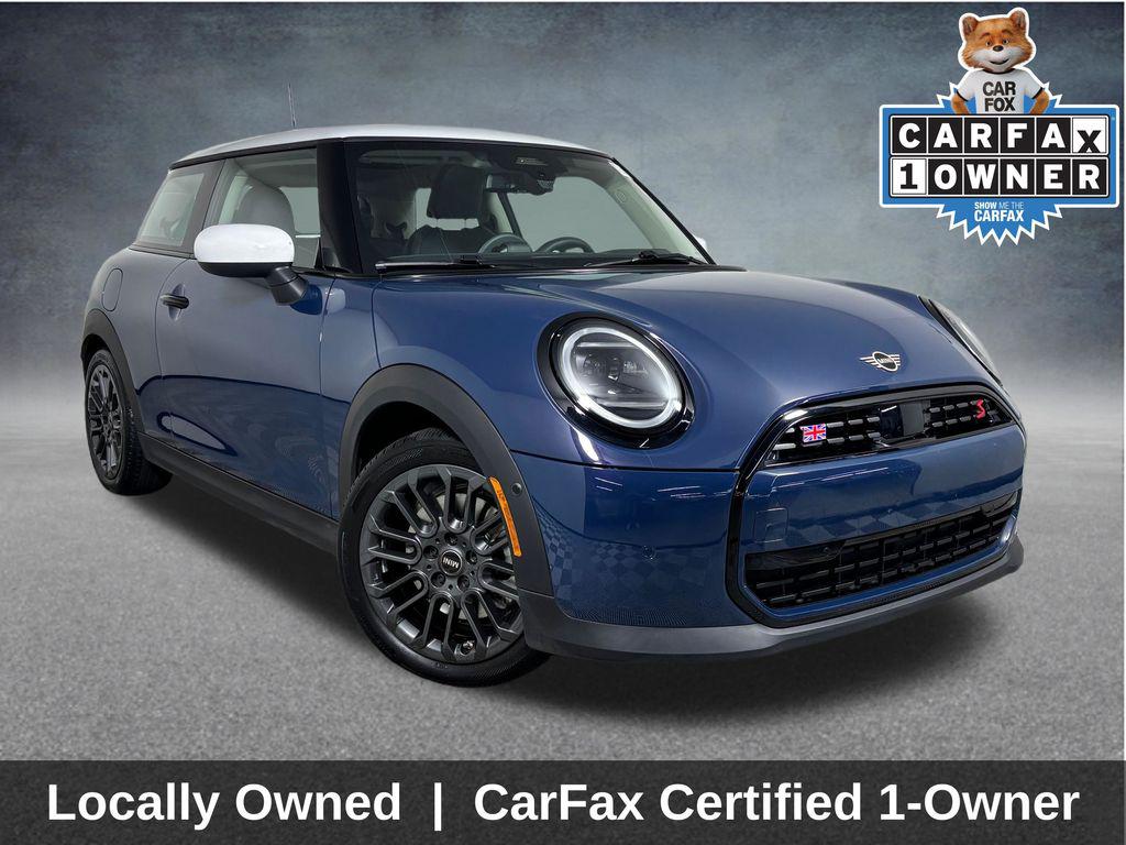 2025 MINI Hardtop Cooper S Signature's photo