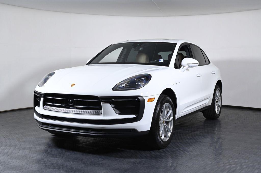 2022 Porsche Macan -'s photo