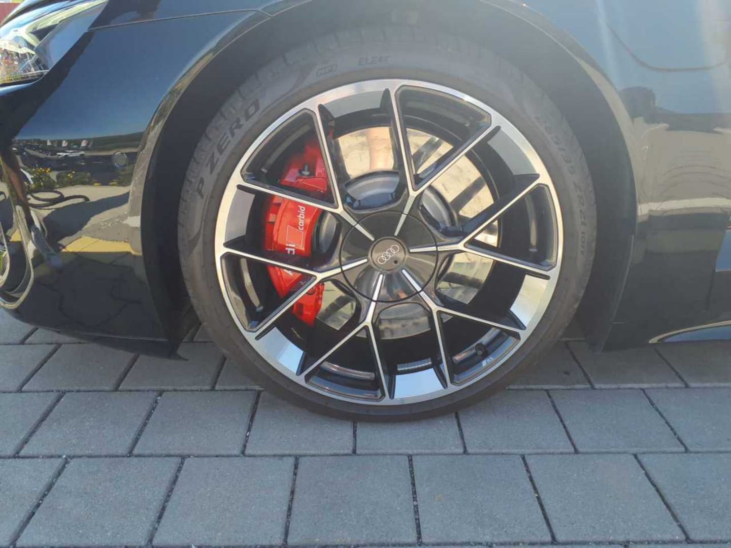 Bild über Audi RS e-tron GT e-tron quattro - für weitere Informationen kontaktieren Sie den Audi Partner