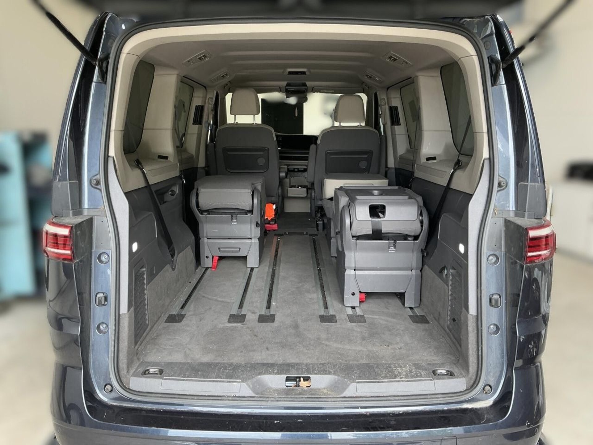 Volkswagen Multivan Langversion Basis-Modell