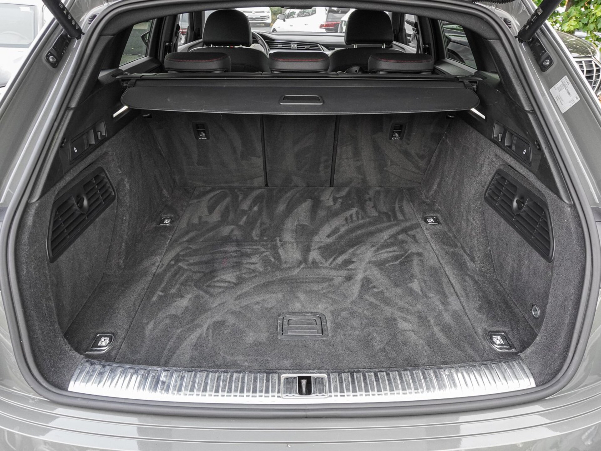Audi Q8 e-tron S line