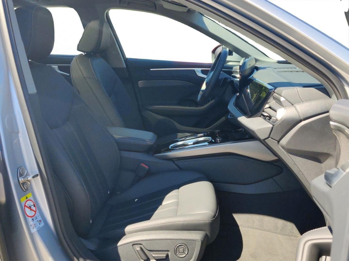 Bild über Audi A6 Avant TDI 150 kW S tronic - für weitere Informationen kontaktieren Sie den Audi Partner