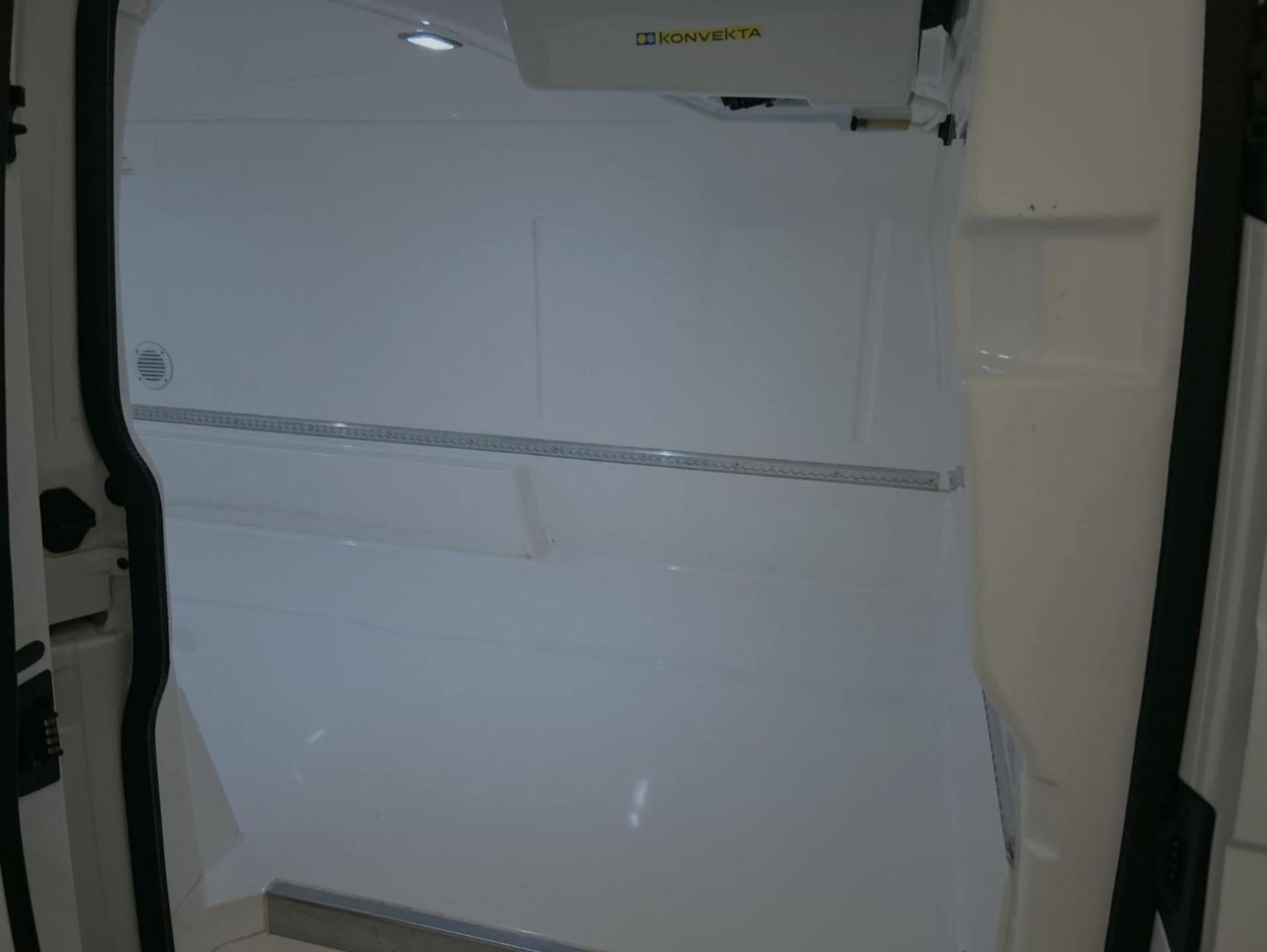 Volkswagen T6.1 Transporter Kasten langer Radstand