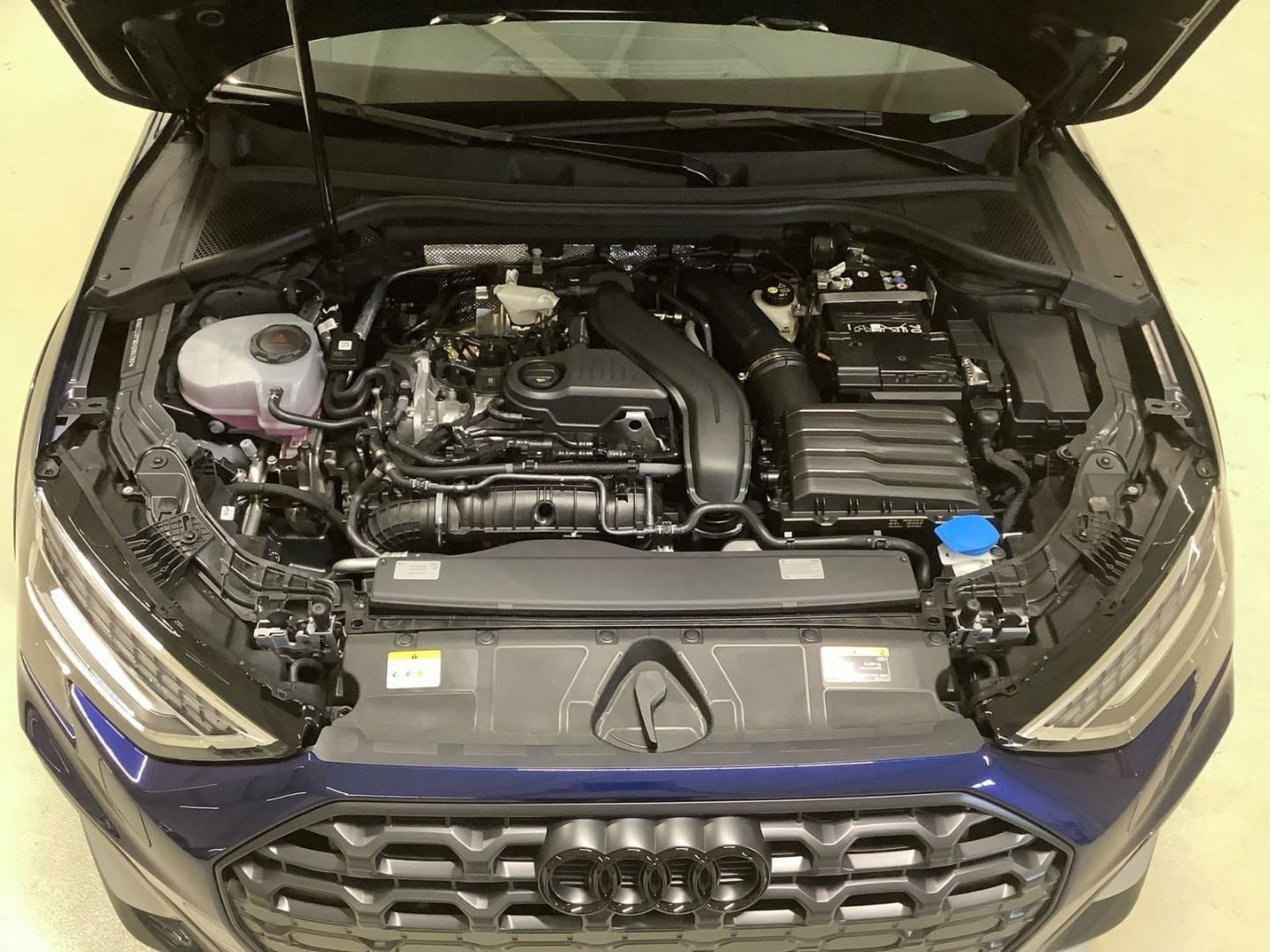 Bild über Audi A3 allstreet 35 TFSI S tronic - für weitere Informationen kontaktieren Sie den Audi Partner