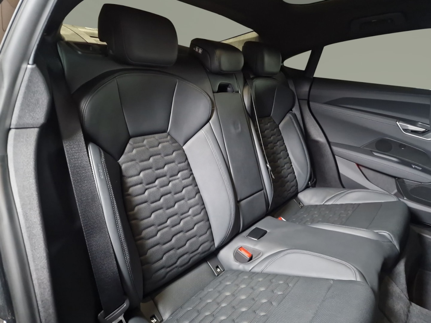 Bild über Audi e-tron GT e-tron quattro - für weitere Informationen kontaktieren Sie den Audi Partner
