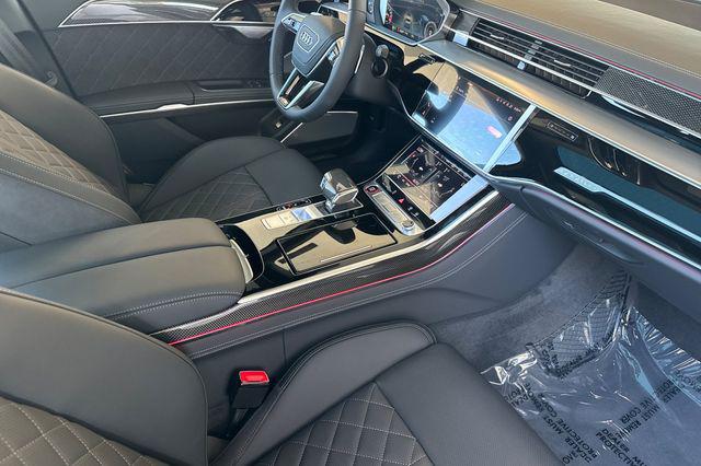2025 Audi S8 Base - Photo 13