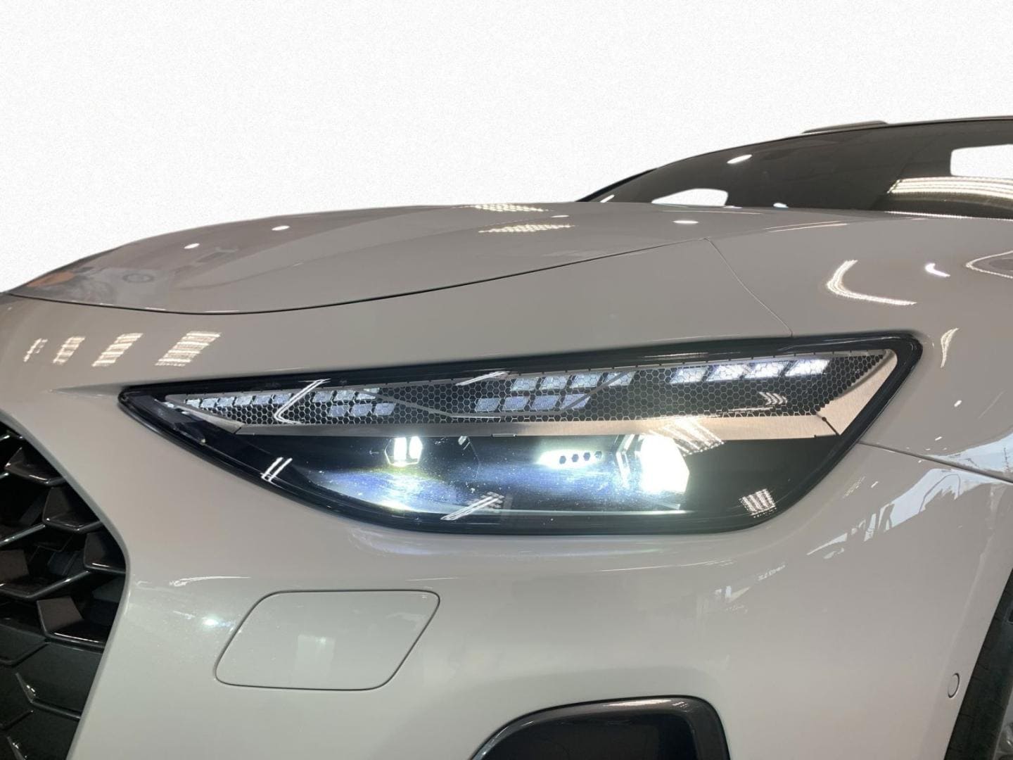 Bild über Audi A6 Avant TDI 150 kW S tronic - für weitere Informationen kontaktieren Sie den Audi Partner