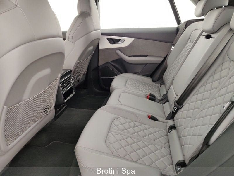 Image about Audi SQ8 SQ8 sport attitude TDI 320 kW (435 PS) tiptronic