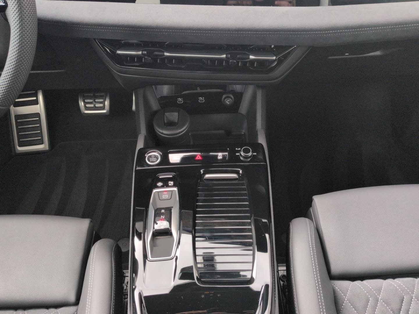 Bild über Audi Q6 Sportback e-tron e-tron quattro - für weitere Informationen kontaktieren Sie den Audi Partner