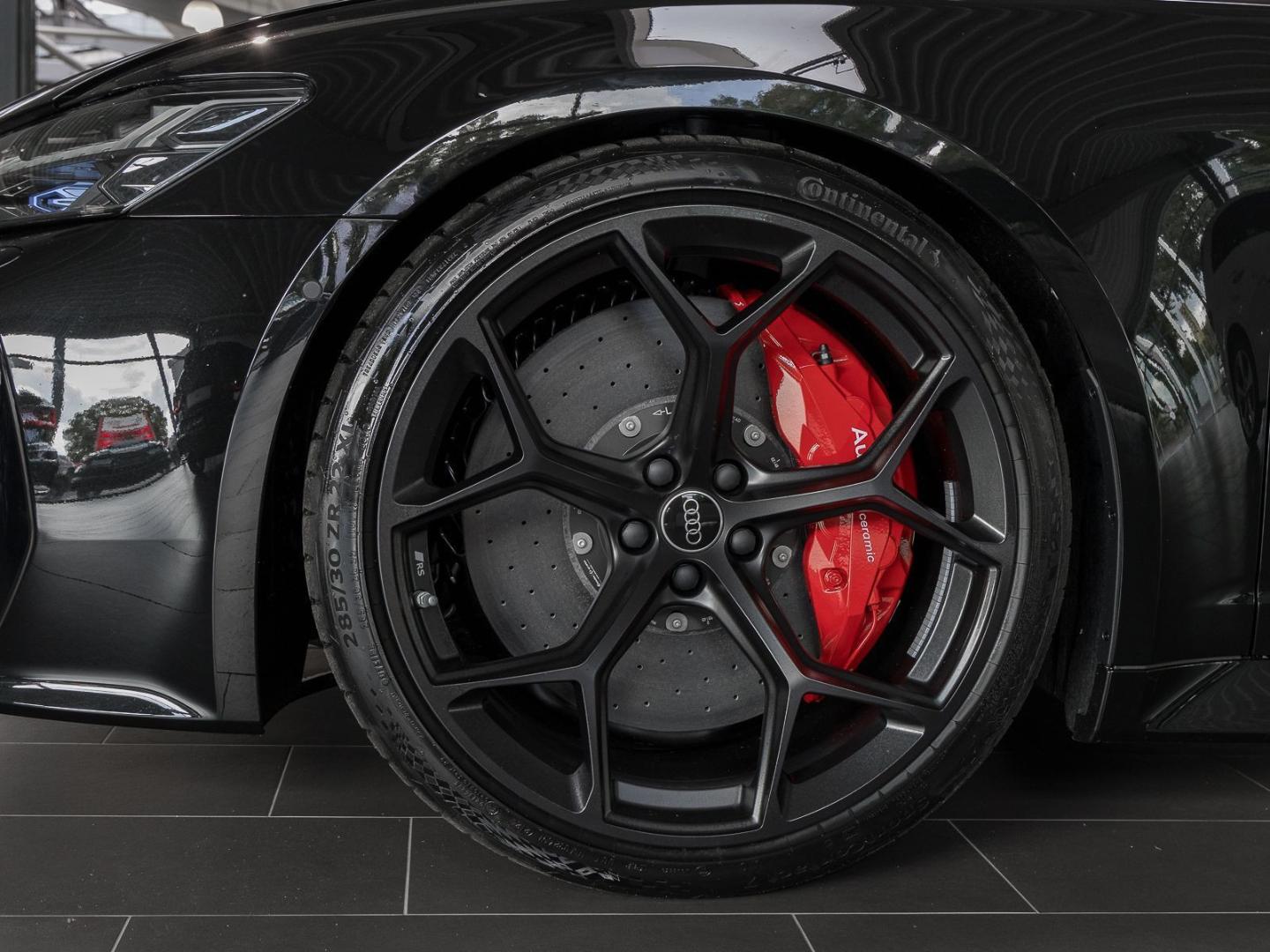 Image about Audi RS 6 Avant performance quattro tiptronic