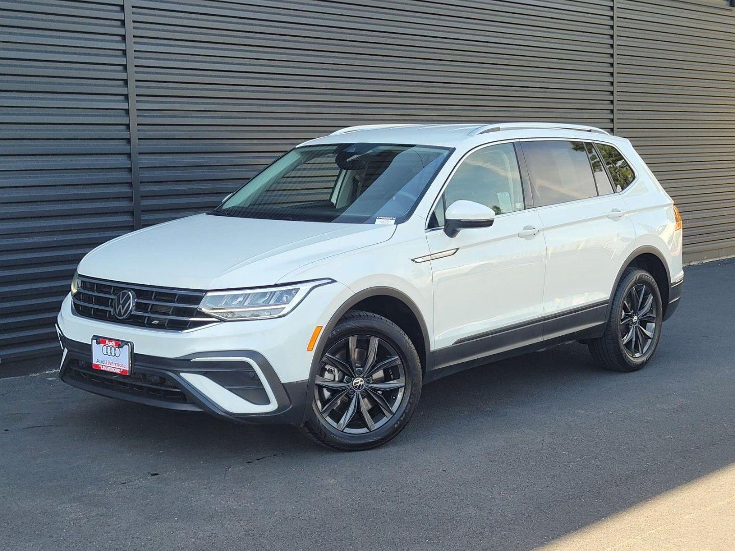 2024 Volkswagen Tiguan 2.0T SE's photo