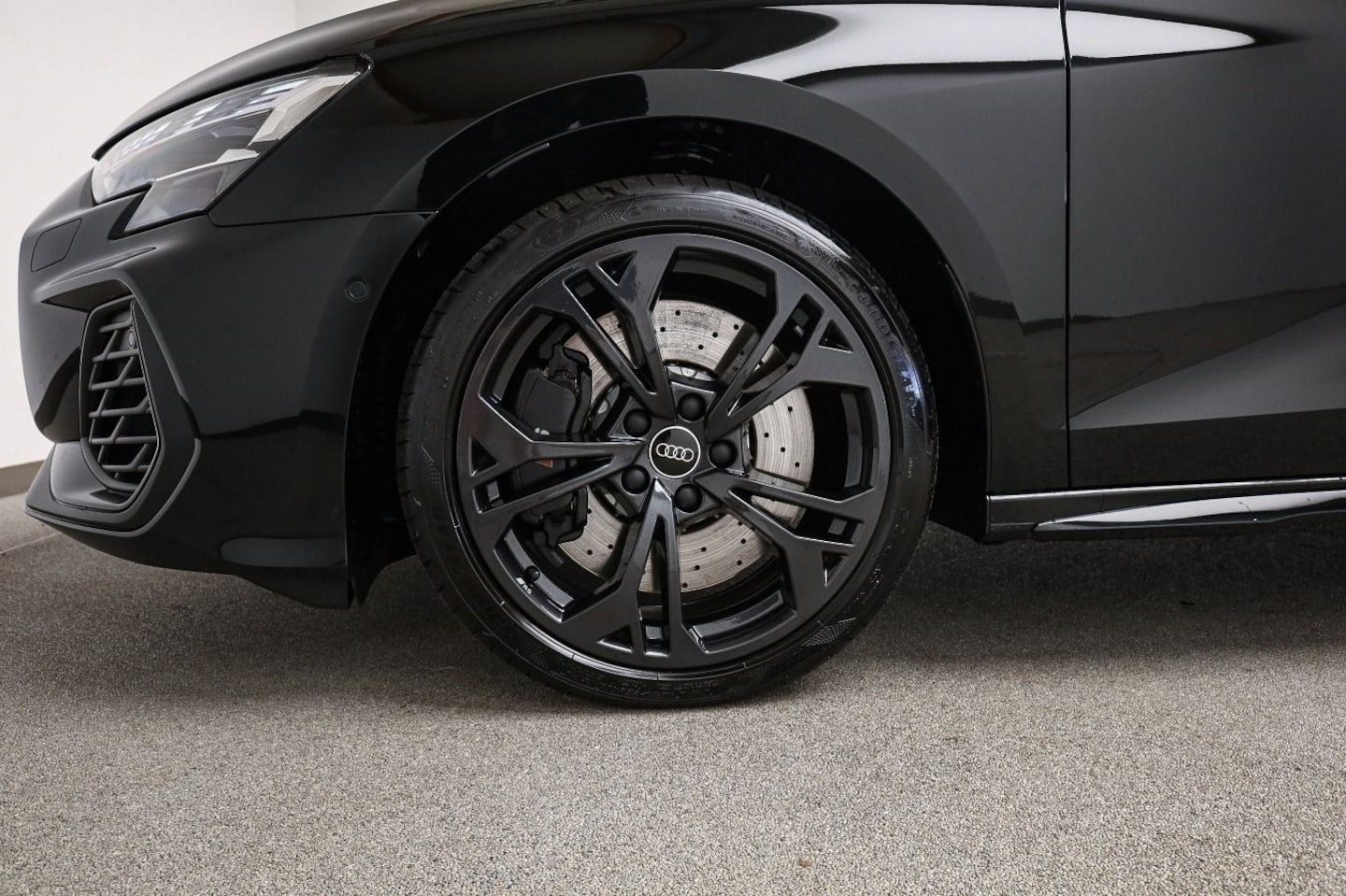 Bild über Audi S3 Sportback TFSI quattro S tronic - für weitere Informationen kontaktieren Sie den Audi Partner