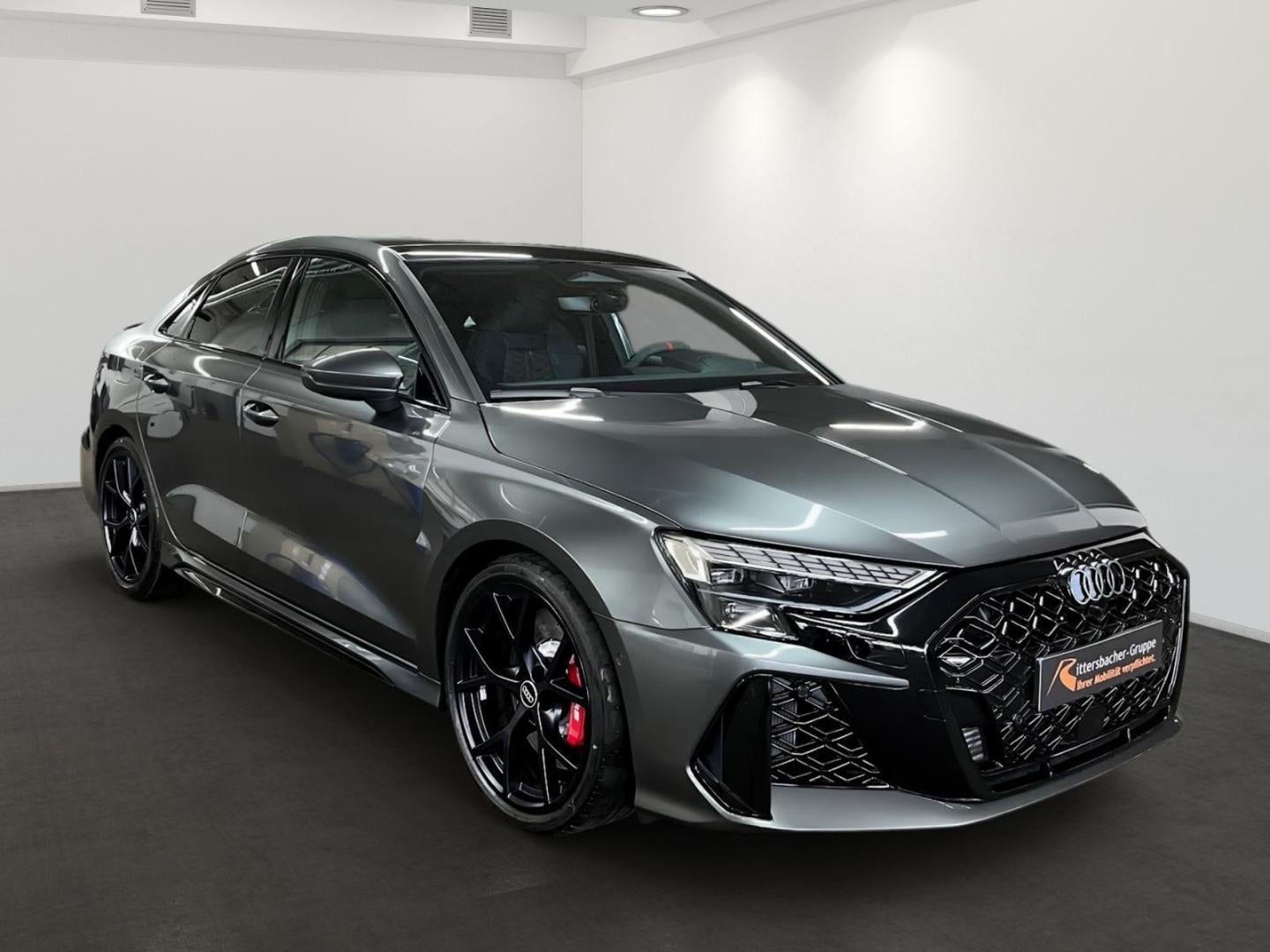 Bild über Audi RS 3 Limousine TFSI quattro 294 kW S tronic - für weitere Informationen kontaktieren Sie den Audi Partner