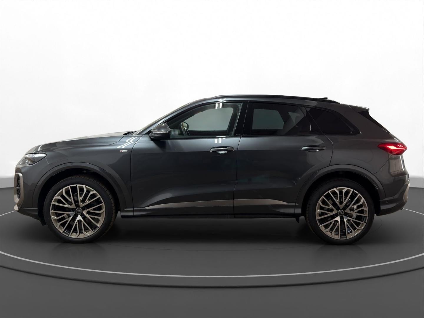 Bild über Audi Q5 SUV TFSI quattro 150 kW S tronic - für weitere Informationen kontaktieren Sie den Audi Partner