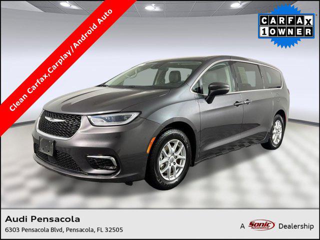 2023 Chrysler Pacifica Touring L's photo