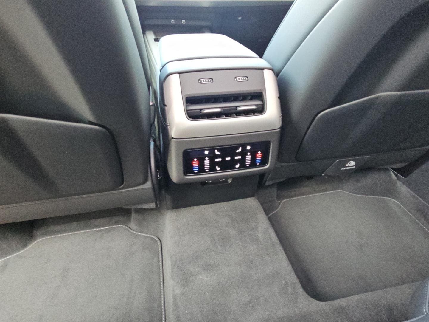 Bild über Audi Q7 SUV TDI quattro 220 kW tiptronic - für weitere Informationen kontaktieren Sie den Audi Partner