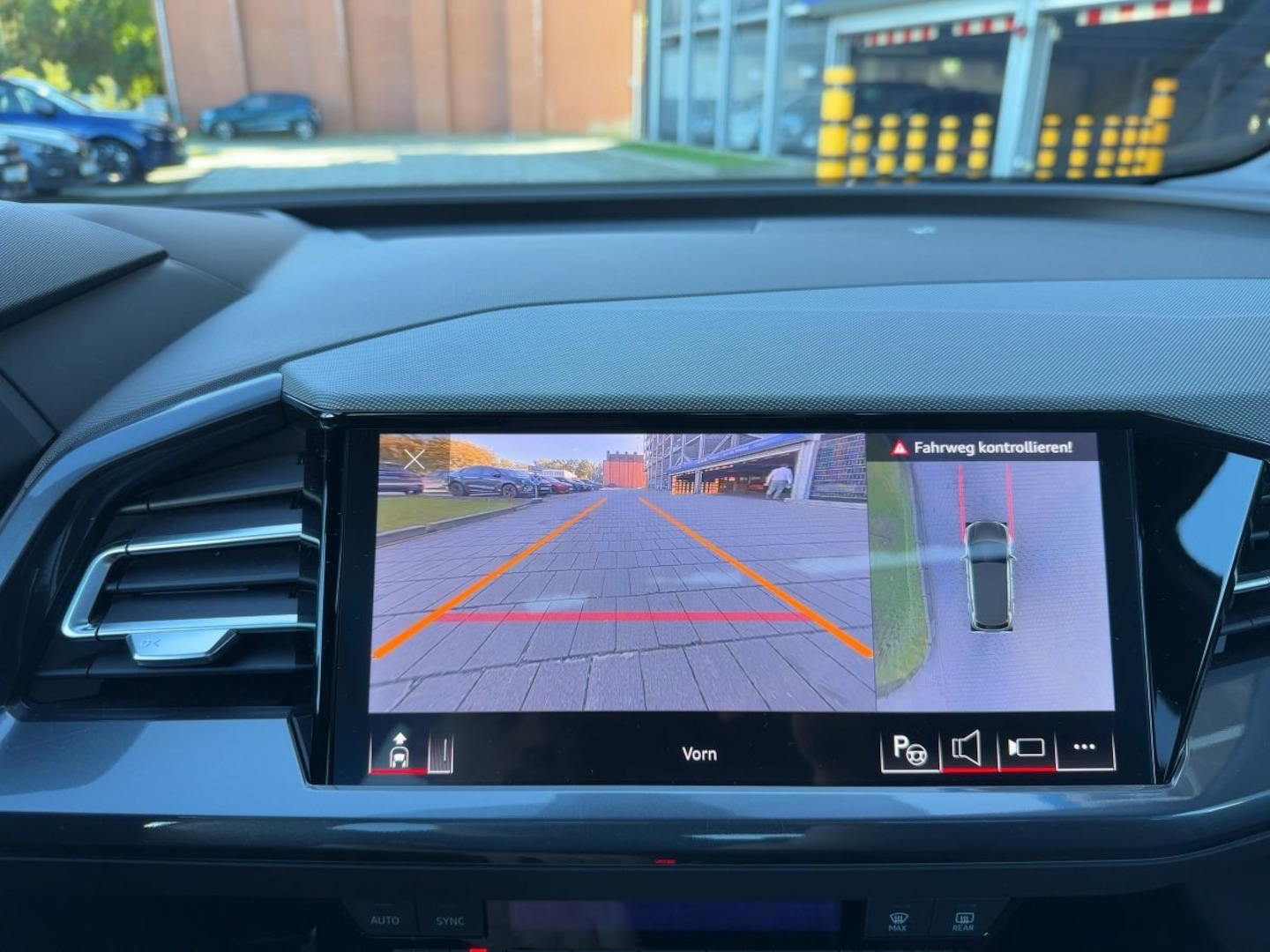 Bild über Audi Q4 e-tron 45 e-tron - für weitere Informationen kontaktieren Sie den Audi Partner