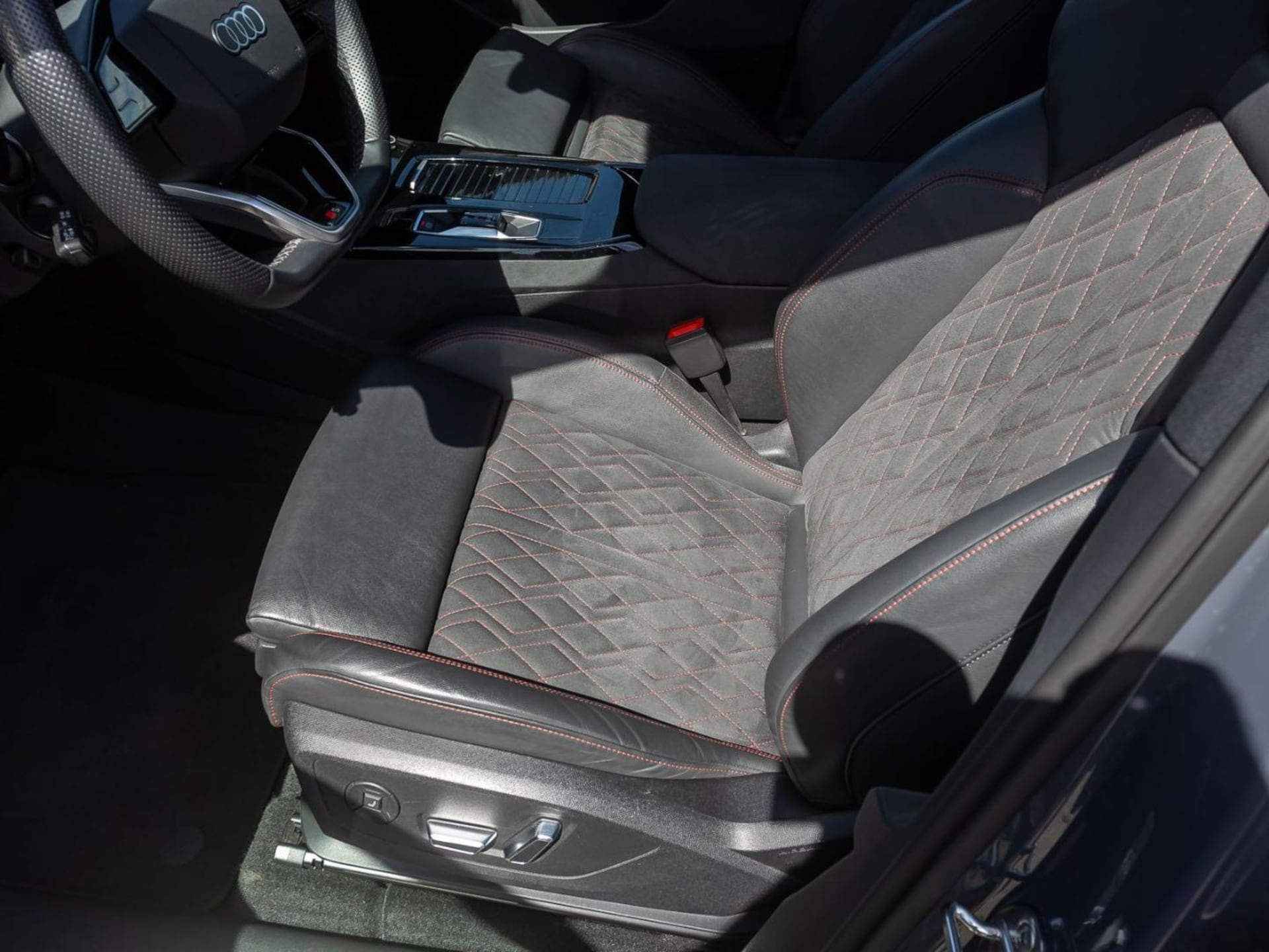 Audi SQ6 SUV e-tron