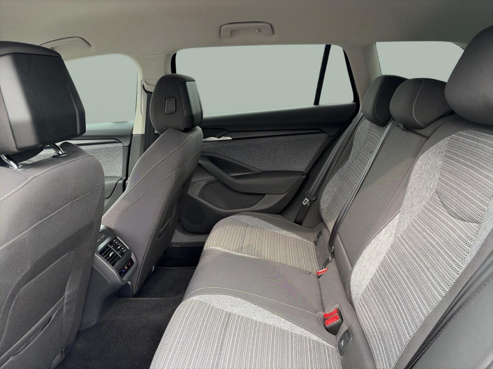Škoda Superb Combi – Bild 12