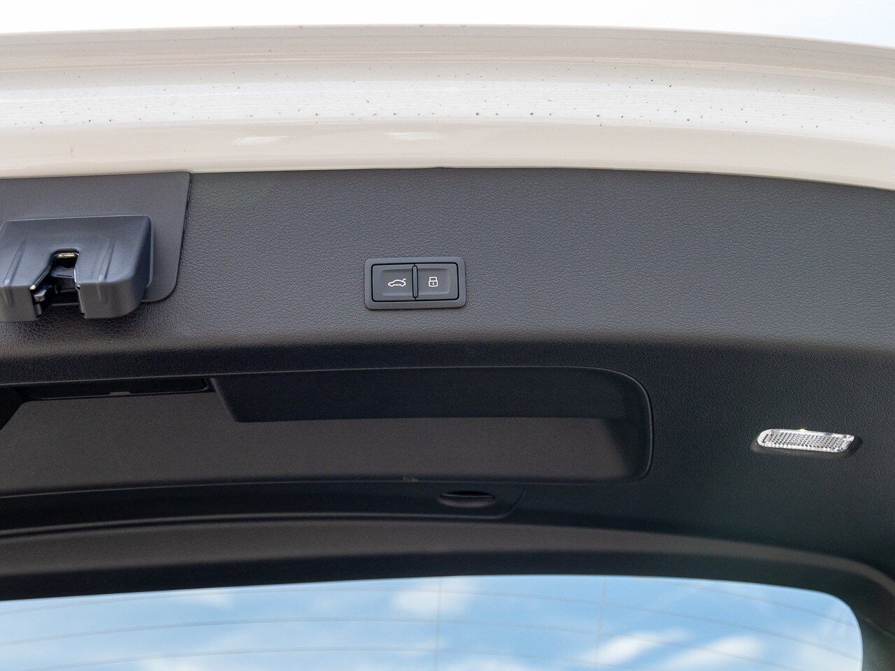 Image about Audi Q8 e-tron S line 50 e-tron quattro