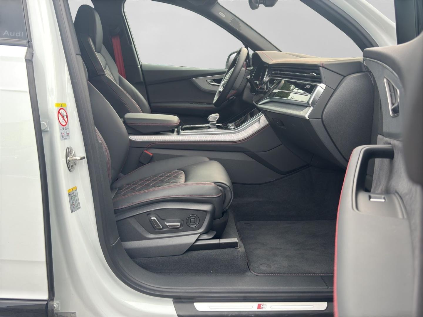 Bild über Audi Q7 SUV TFSI e S line business TFSI e quattro 360 kW tiptronic - für weitere Informationen kontaktieren Sie den Audi Partner