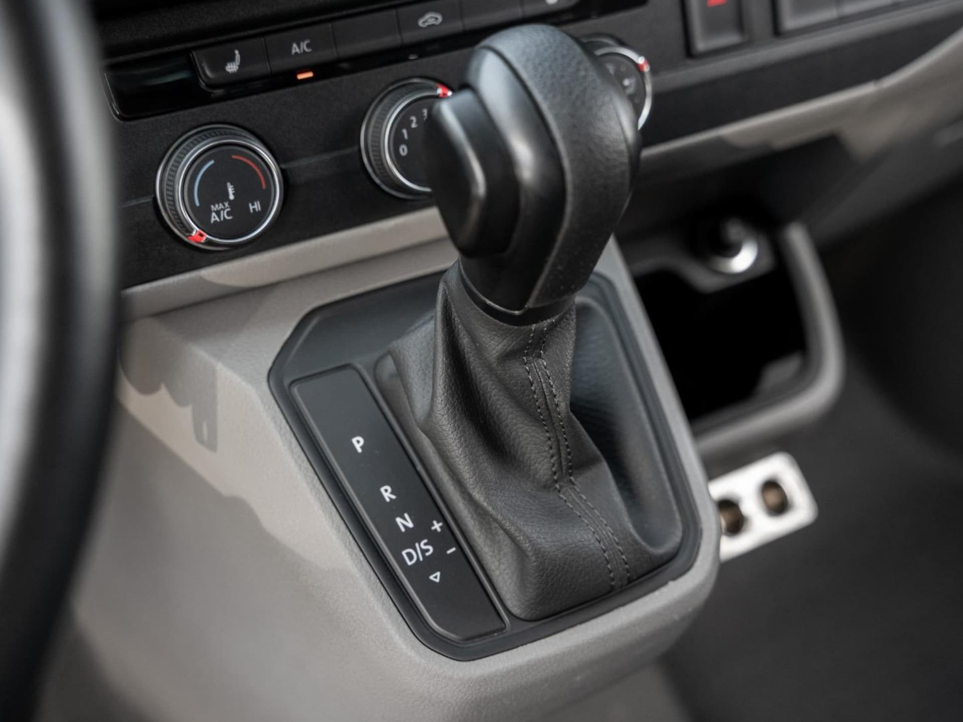 Volkswagen T6.1 Transporter Kasten langer Radstand