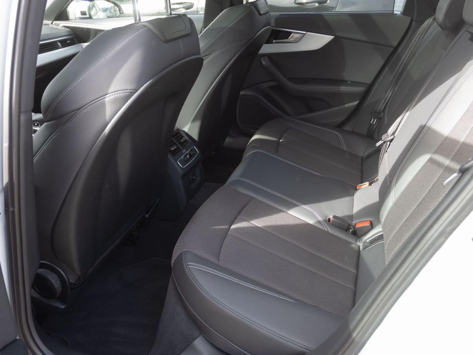Audi A4 Avant S line