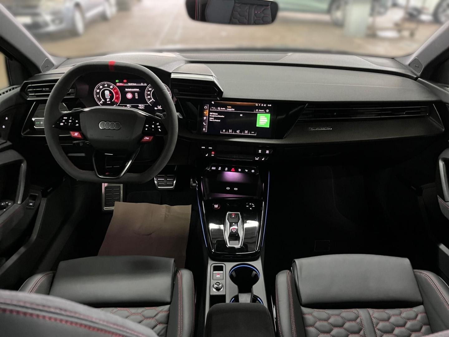 Bild über Audi RS 3 Limousine TFSI quattro 294 kW S tronic - für weitere Informationen kontaktieren Sie den Audi Partner