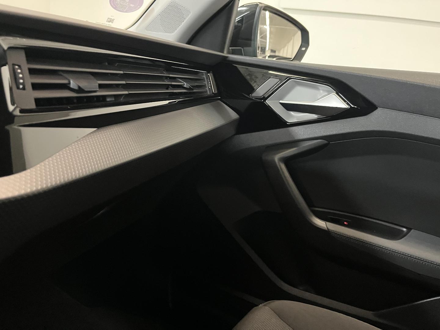 Image about Audi A1 allstreet Design 30 TFSI 81 kW (110 ch) 6 vitesses