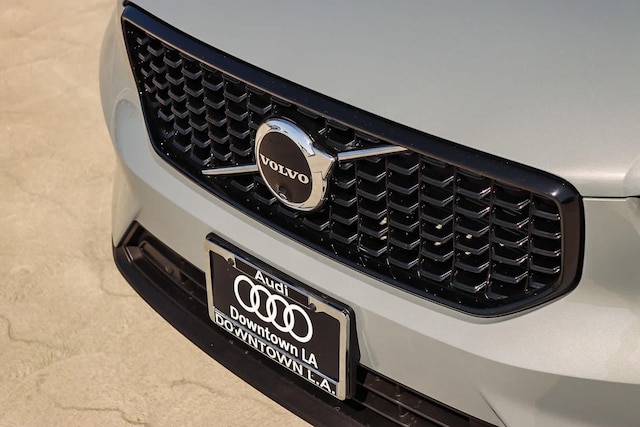 2025 Volvo XC40 Plus - Photo 8