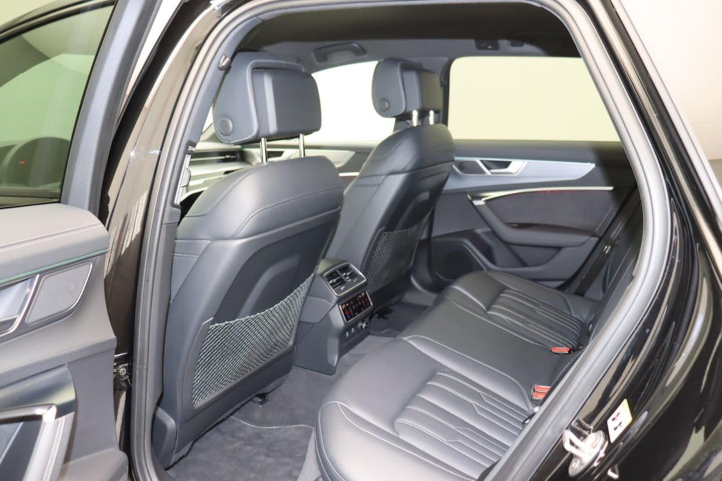 Bild über Audi S6 Avant TDI quattro tiptronic - für weitere Informationen kontaktieren Sie den Audi Partner