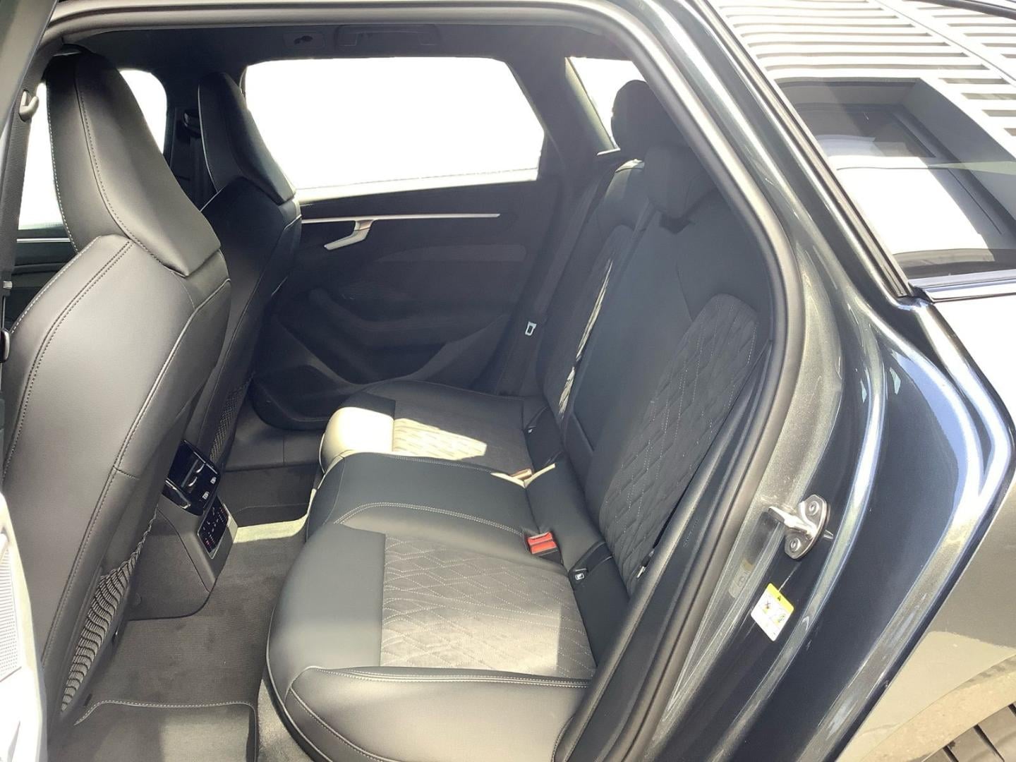 Bild über Audi A6 Avant edition one TDI quattro 150 kW S tronic - für weitere Informationen kontaktieren Sie den Audi Partner