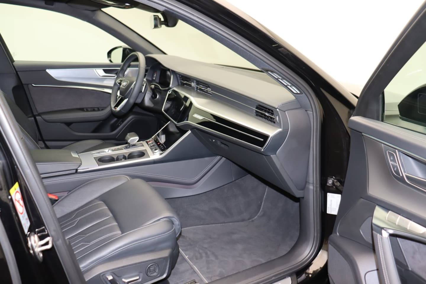 Bild über Audi S6 Avant TDI quattro tiptronic - für weitere Informationen kontaktieren Sie den Audi Partner