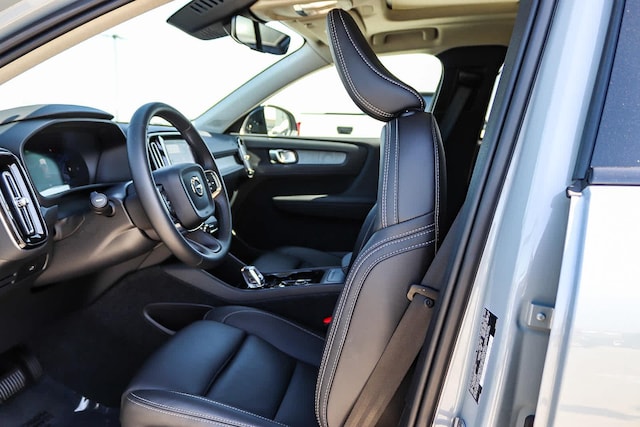 2025 Volvo XC40 Plus - Photo 19