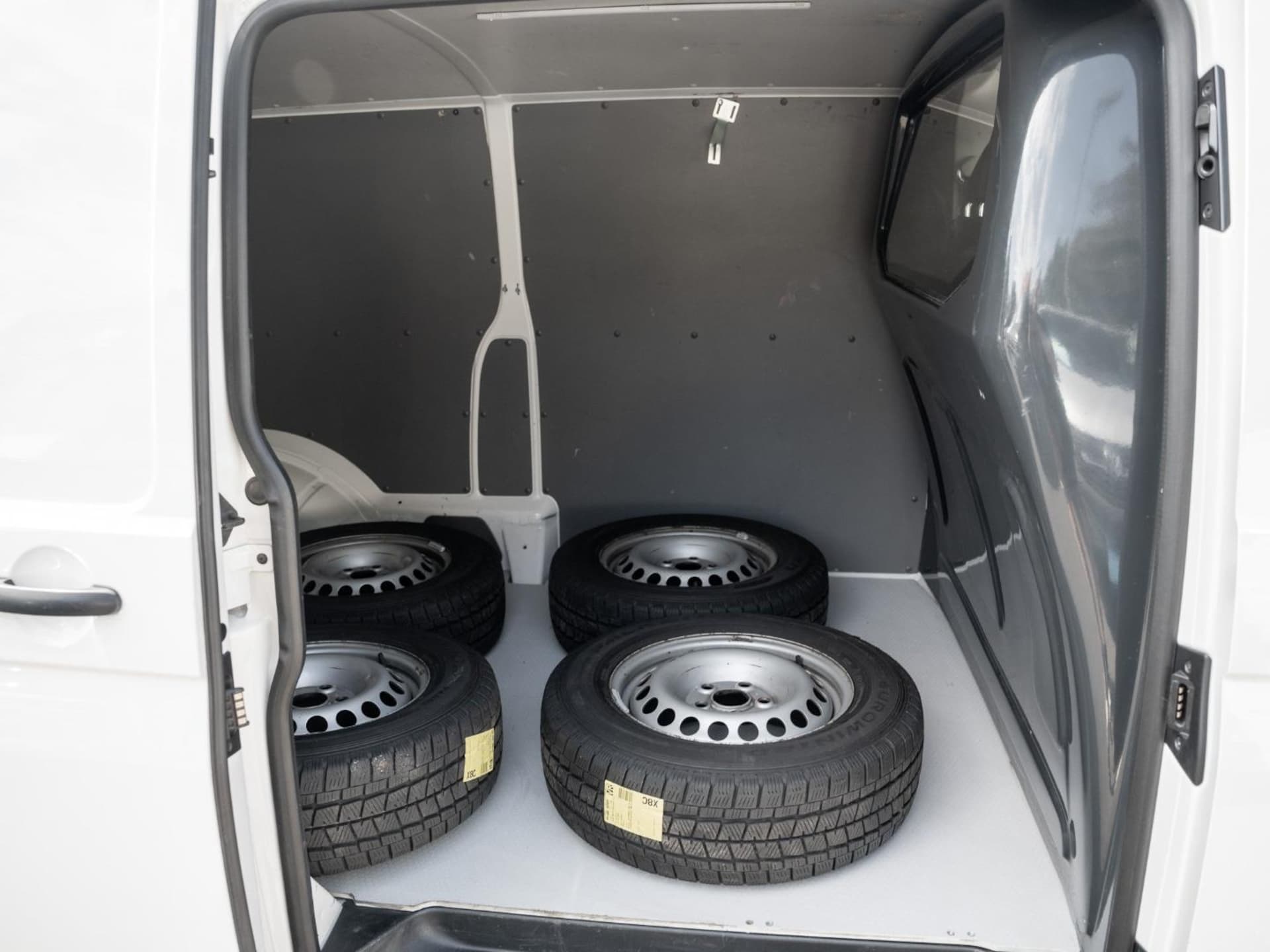 Volkswagen T6.1 Transporter Kasten langer Radstand