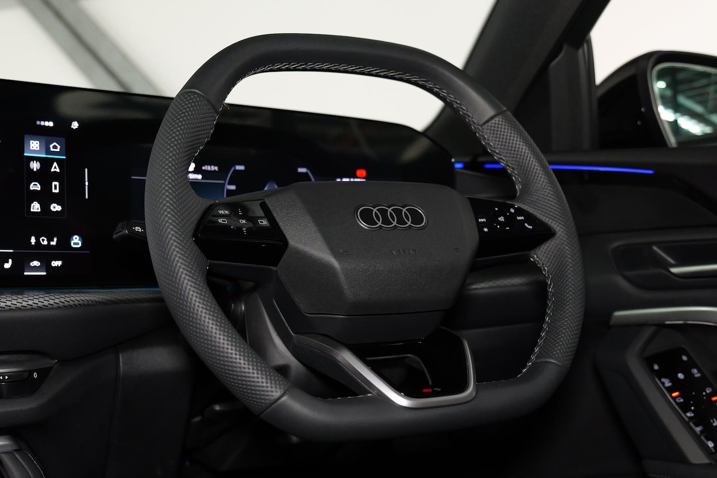 Image about Audi Q5 SUV TDI quattro 150 kW sport