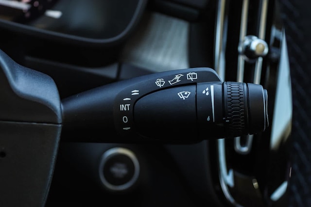 2025 Volvo XC40 Plus - Photo 25