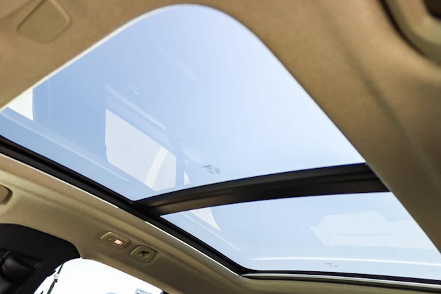 2025 Volvo XC40 Plus - Photo 28