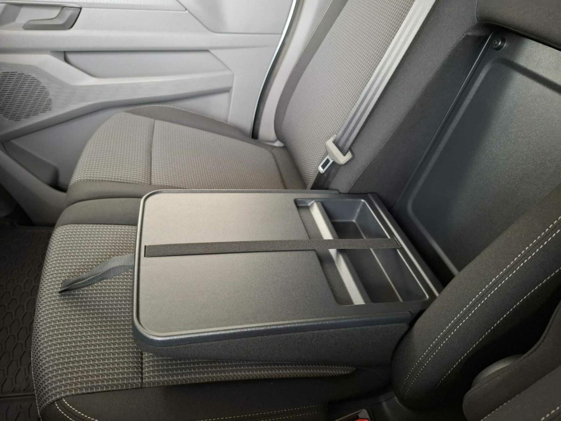 Volkswagen Transporter Furgon długi rozstaw osi