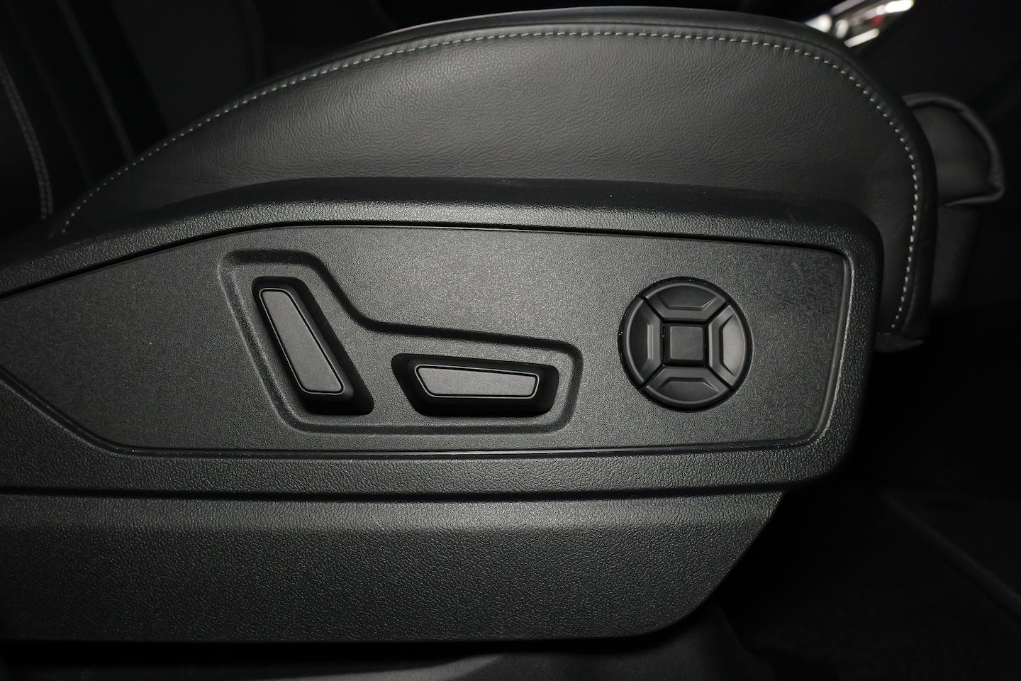 Image about Audi Q5 SUV TDI quattro 150 kW sport