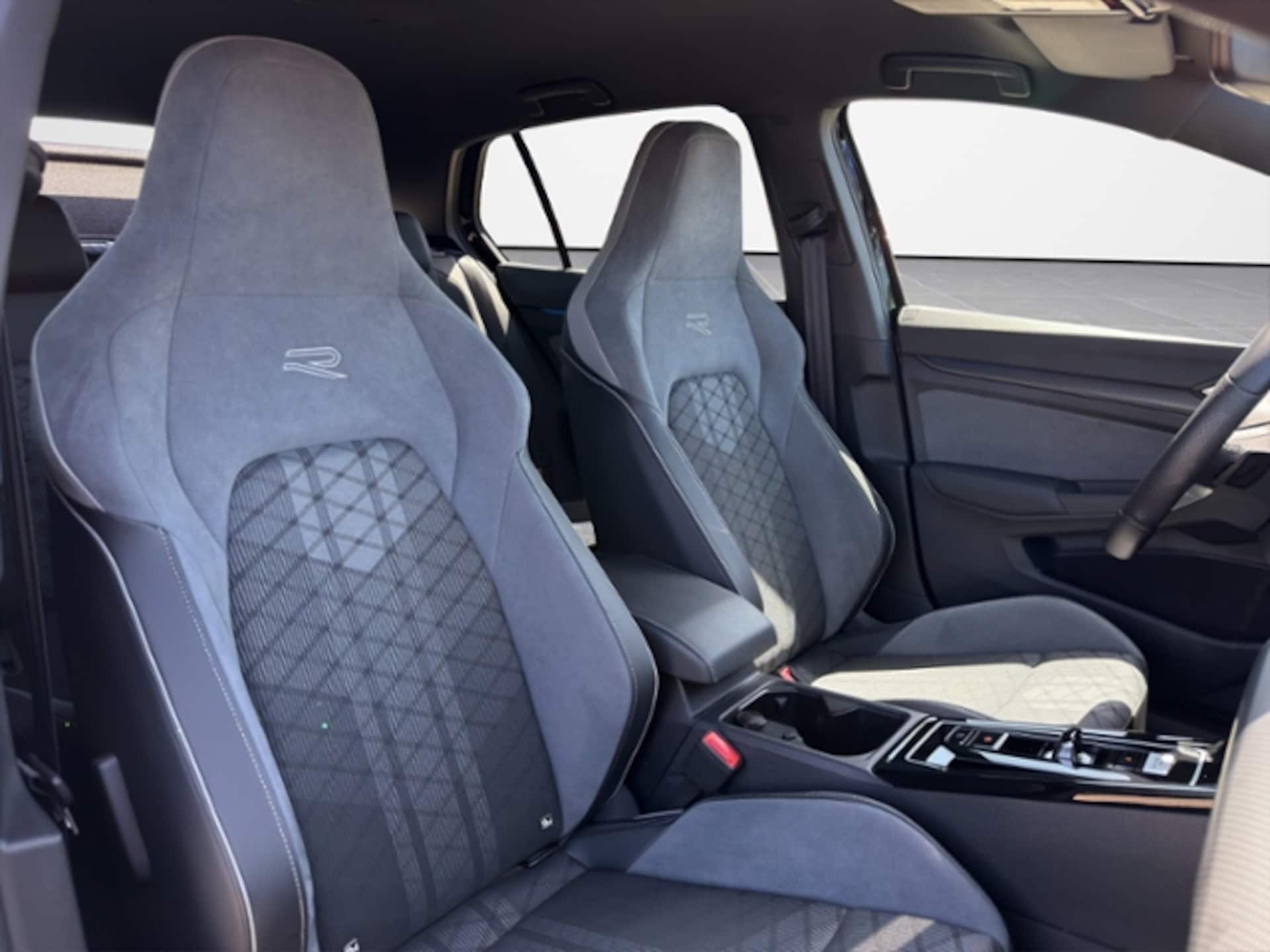 Volkswagen Golf R-Line