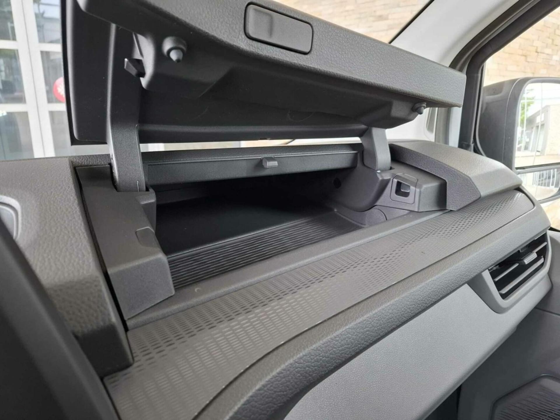 Volkswagen Transporter Furgon długi rozstaw osi