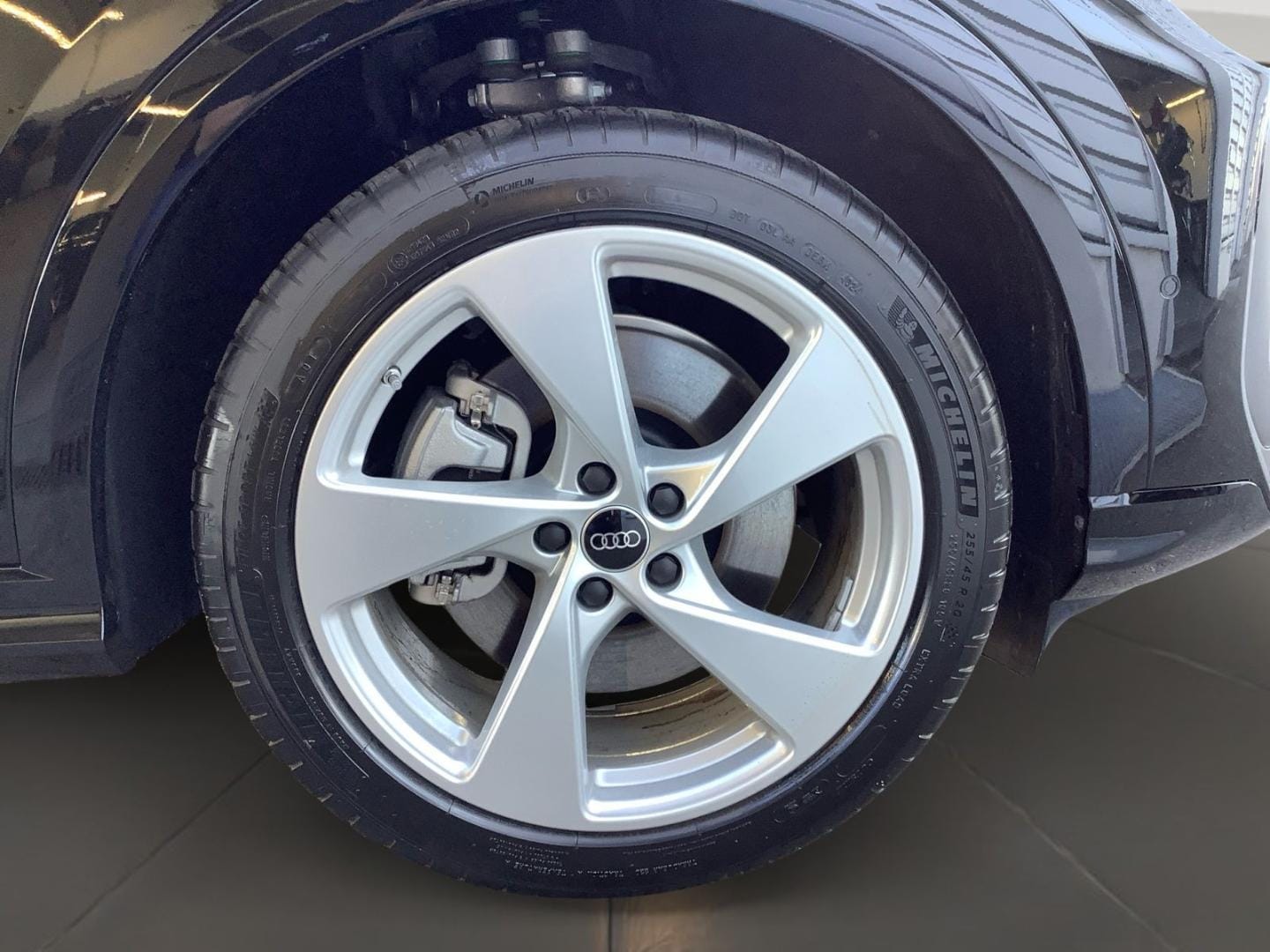 Bild über Audi Q5 SUV TDI quattro 150 kW S tronic - für weitere Informationen kontaktieren Sie den Audi Partner