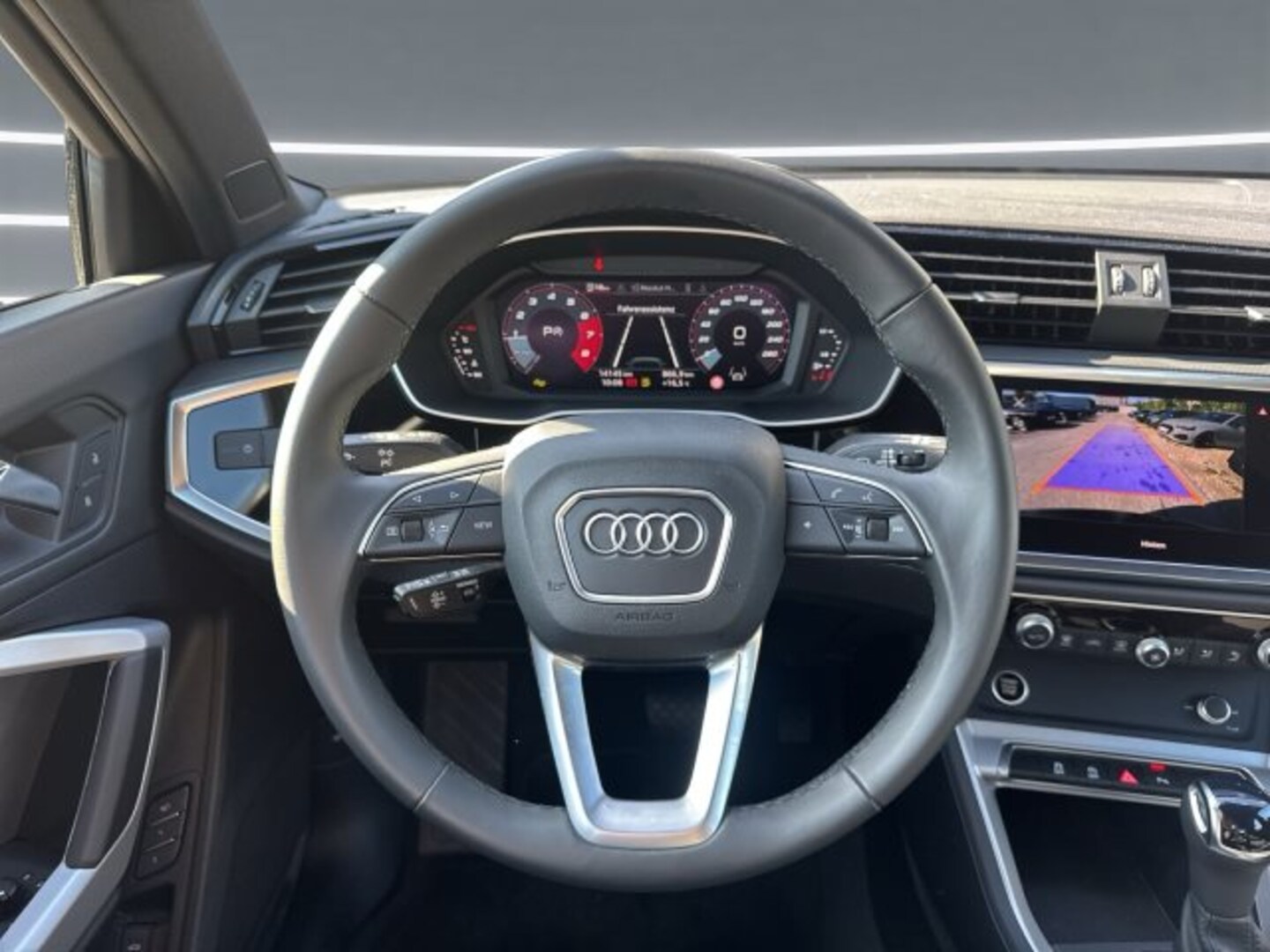 Bild über Audi Q3 TFSI quattro 140 kW S tronic - für weitere Informationen kontaktieren Sie den Audi Partner