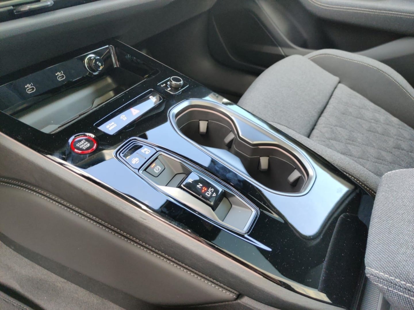 Bild über Audi A6 Limousine e-hybrid edition one e-hybrid quattro 270 kW S tronic - für weitere Informationen kontaktieren Sie den Audi Partner