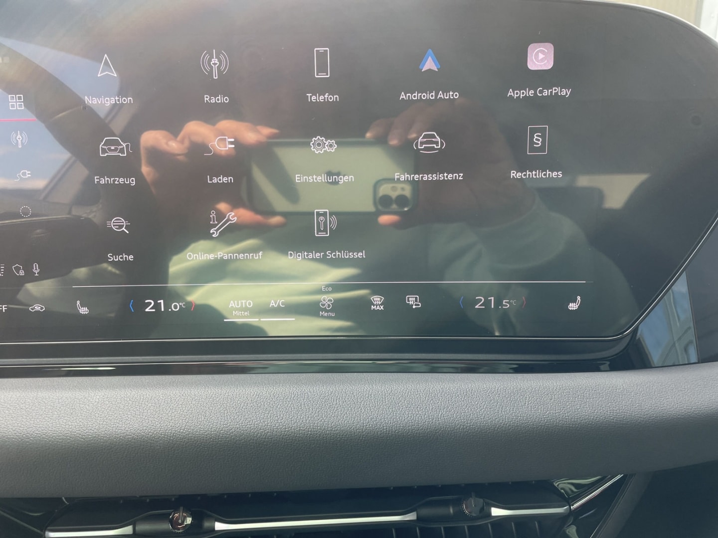 Bild über Audi A6 Avant e-tron e-tron quattro - für weitere Informationen kontaktieren Sie den Audi Partner